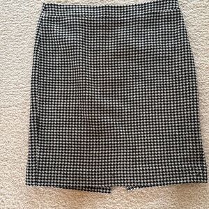 Hounds tooth pencil skirt made by J Crew
